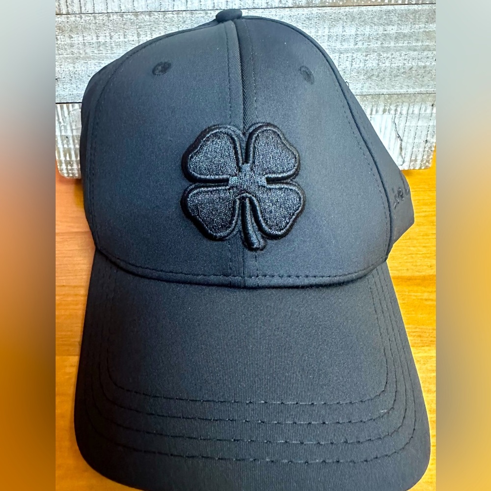 Black clover tech fabric hat S/M